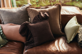 TCU0024 | Ruffle cushion, chestnut (50x50) | HKliving