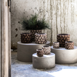 729246 | Coni pot acorn figure S - dark | PTMD