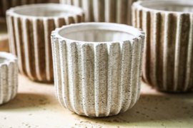 725450 | Ghada pot with lines XS - cream | PTMD