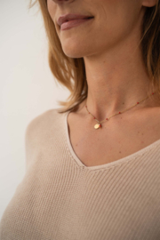 Ketting met bedel en kraaltjes - koraalroze/goud | Zusss