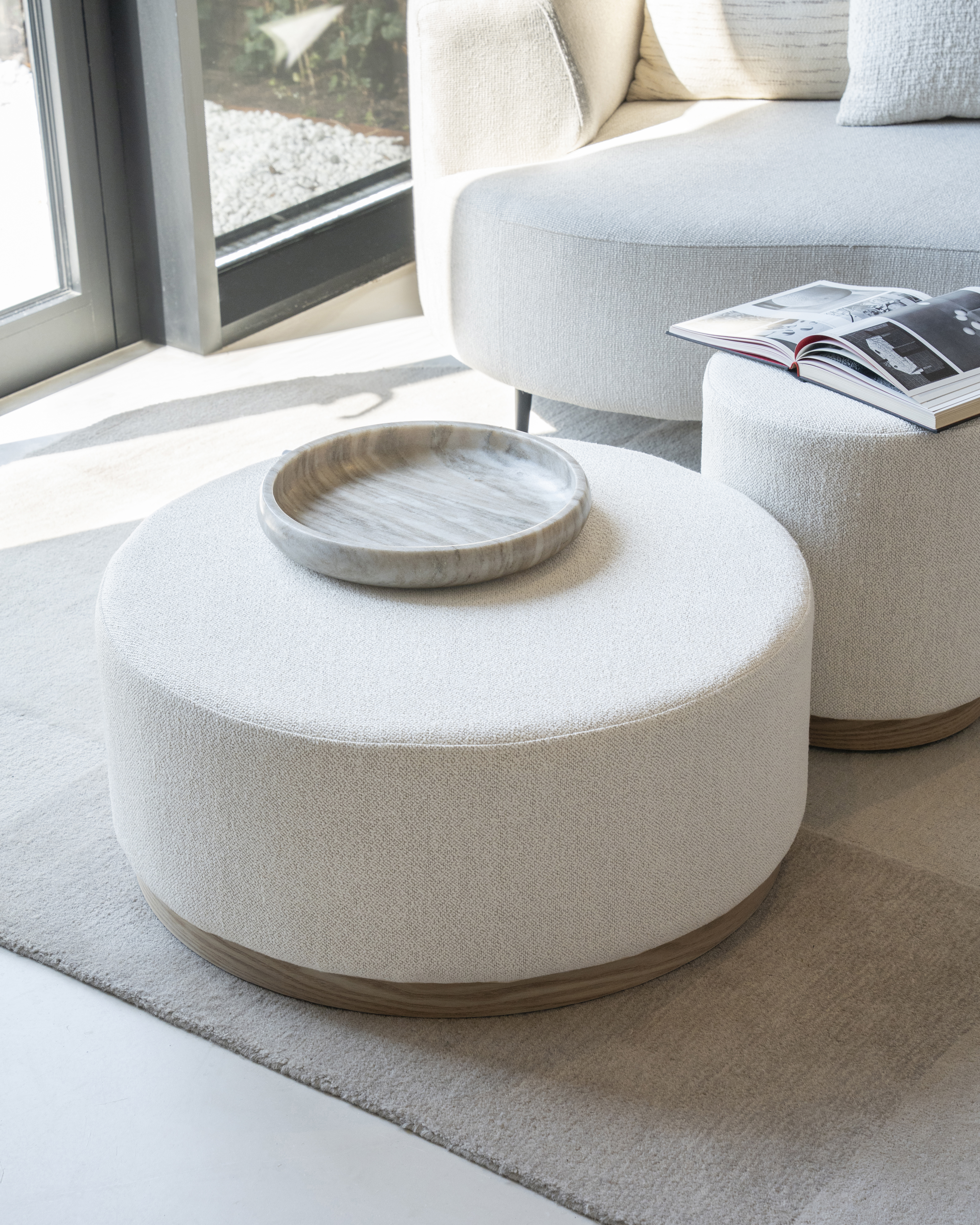 96301 | Poef Avah large - beige | Eleonora