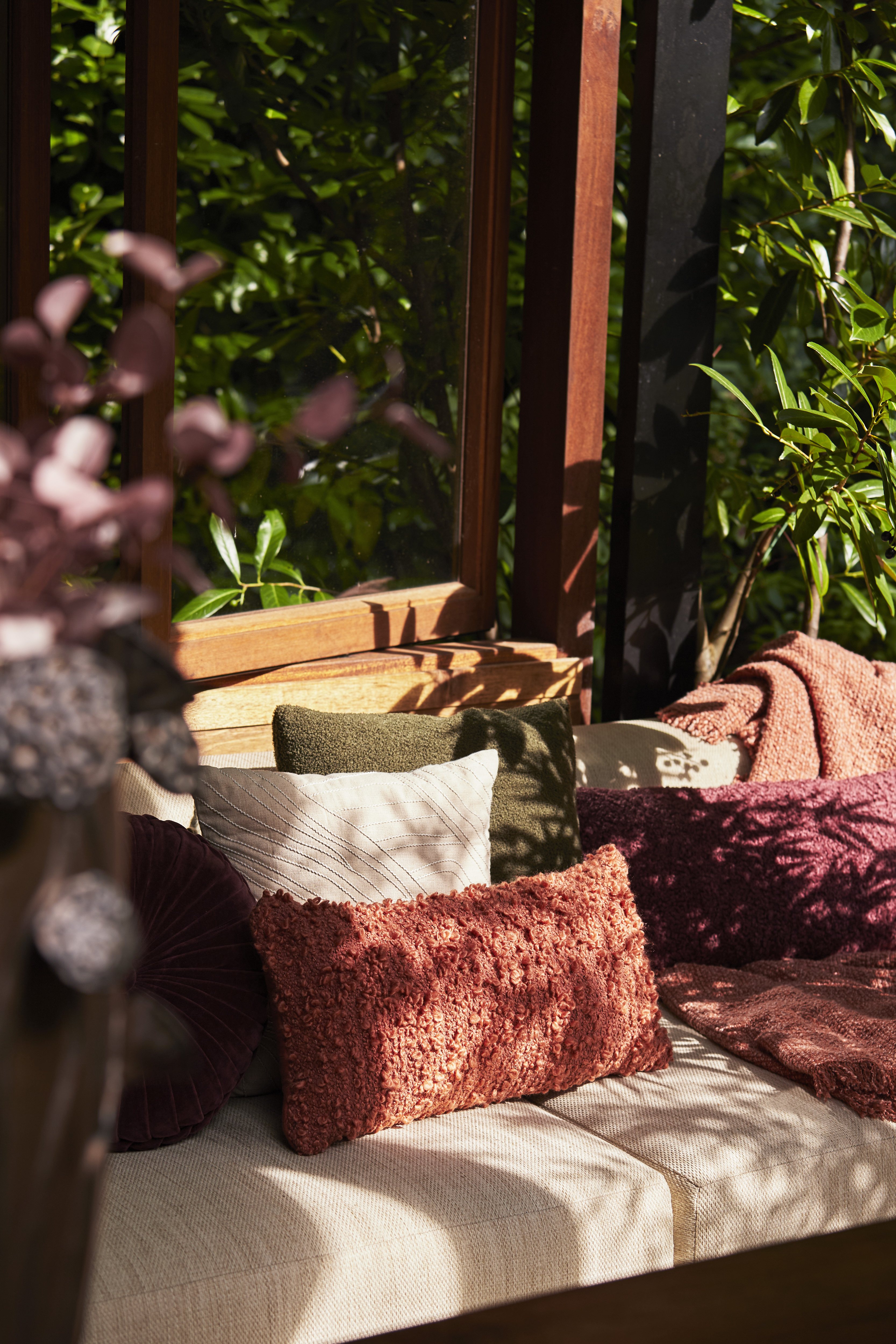 7485683 | Kussen 60x30 cm HUMADA - bouclé terra | Light & Living