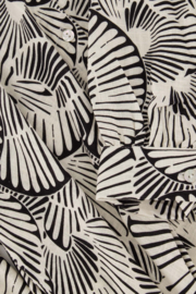 Doorknoop jurk met grafische print - off white/zwart | Zusss