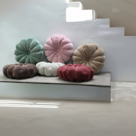 726215 | Lilymay flower cushion round - pink | PTMD