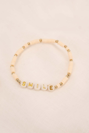 Kralen armband met tekst smile  - off white | Zusss