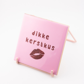 TE3075 | Tegeltje dikke kerstkus | HomeBound by KY - Wordt verwacht!