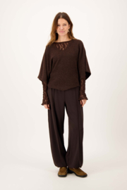 Kanten top met ruffle mouw - chocolade bruin | Zusss