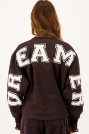 Sweater met tekst - dark choco | Zusss 