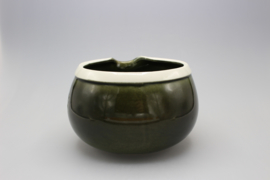 SALAD BOWL WITH SPOUT