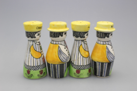 SET VAN 4 KRUIDENPOTJES "FAMILJEN PEPPARSON"