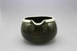 SALAD BOWL WITH SPOUT