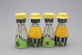 SET VAN 4 KRUIDENPOTJES "FAMILJEN PEPPARSON"