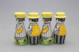 SET VAN 4 KRUIDENPOTJES "FAMILJEN PEPPARSON"
