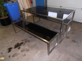 Schitterende tafel met 2 banken RvS