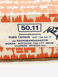 FORD TAUNUS Radio Front     CLARION-HITACHI