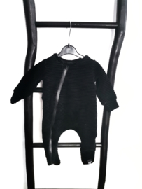 Zwart rib onesie