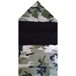 Camo green feetbag maxicosi