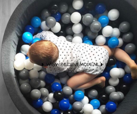 Ballpit with 200 balls (black,grey,white,blue)