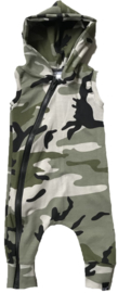 Camo groen capuchon onesie