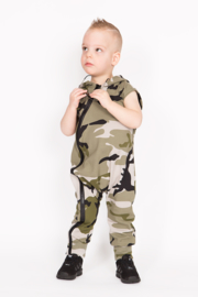 Camo groen capuchon onesie