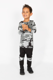 Camo grey leather longshirt with black baggy camo grey knees