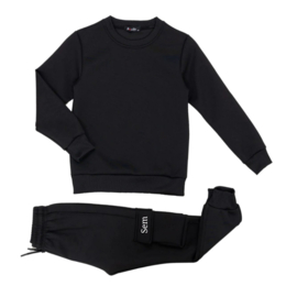 Comfy joggingpak Zwart (met naam broek wit)