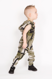 Camo groen capuchon onesie