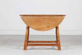 Danish Brutalist Style Small Drop-Leaf Coffee Table Made of Solid Oak, 1940's. In the style of Henning Kjærnulf/ Axel Einar Hjorth
