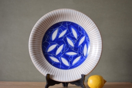 Einar Johansen Own Studio Circular platter leaf decor blue white Danish pottery midcentury