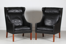 Børge Mogensen Pair of Chairs Model no. 2204 with Black Leather by Fredericia Stolefabrik. Danish Modern Design Classic.