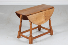 Danish Brutalist Style Small Drop-Leaf Coffee Table Made of Solid Oak, 1940's. In the style of Henning Kjærnulf/ Axel Einar Hjorth