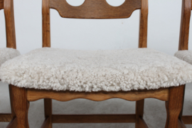 Set of 4 Danish Modern Henning Kjærnulf Razor Blade Chairs of Oak and Seats of New Sheepskin, Mid-century 1970s