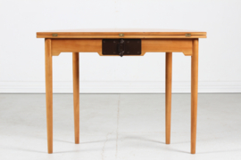 Hans J. Wegner Card Table of Cherry Wood, Made by Fritz Hansen A/S, Denmark 1968 Mid-century Modern Furniture