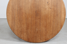 SOLD - Brutalist Round Coffee Table of Solid Oak in Axel Einar Hjorth Style 1950s. Mid-century Danish Modern.