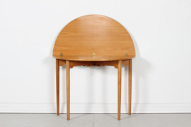 Hans J. Wegner Card Table of Cherry Wood, Made by Fritz Hansen A/S, Denmark 1968 Mid-century Modern Furniture