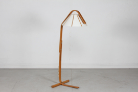 Scandinavian Modern "Aneta" Floor Lamp by Jan Wickelgren. Made of Beech Wood, Sweden, 1970s