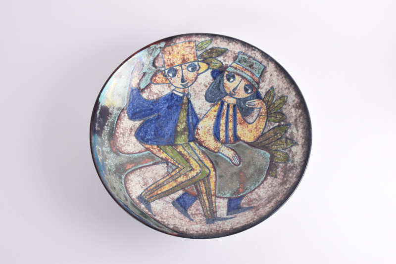Marianne Starck for MA&S (Michael Andersen & Søn) Very Large Bowl / Wall Decor with Figurative Motif (Couple in Love) in Persia Glaze, Danish Ceramic 1960s