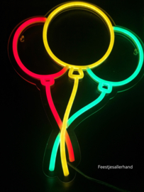 Led neon bord met drie ballonnen