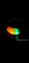 Led armbandje reageren op (muziek)geluid.
