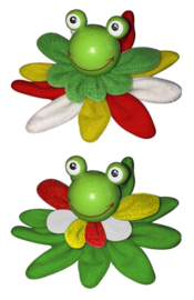 kikker broche op een  groen lelyblad