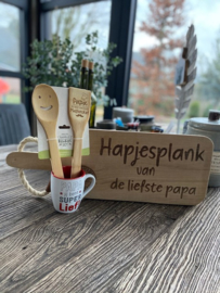 Cadeaupakket papa / Broodplank met de tekst; Hapjesplank van de liefste papa / mok Papa jij bent superlief / bamboeset papa jij bent een echte masterchef