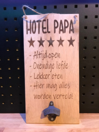 Tekstbordje Hotel papa incl. bieropener