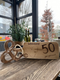 Serveerplank; 50 jaar getrouwd / Houten & teken Mr & Mrs