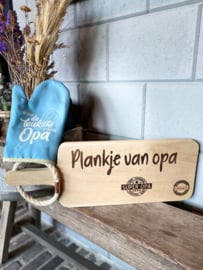 Ovenhandschoen met de tekst `Voor de leukste en liefste opa` + Broodplank Plankje van opa