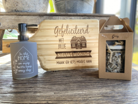 Serveerplankje nieuwe woning + zeeppompje in this home + giftset soap