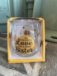Wijn-waterglas met tekst ALL YOU NEED IS LOVE AND A GREAT SISTER