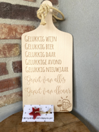 Serveerplankje 35 cm met tekst gelukkig wijn inclusief zeephanger met de tekst merry christmas and a happy new year