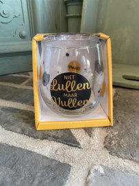 Wijn-waterglas met tekst NIET LULLEN MAAR VULLEN