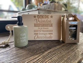 Plankje goede vrienden brengen vreugde in je leven echte vrienden brengen chocolade + zeeppompje home sweet home + giftset soap clean cotton