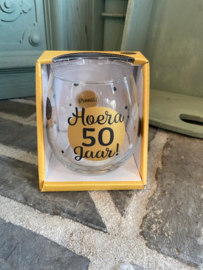 Wijn-waterglas met tekst HOERA 50 JAAR
